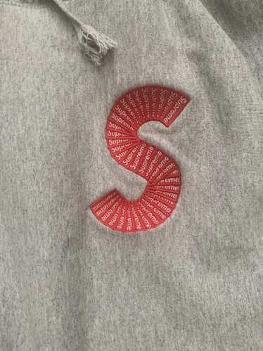 Supreme Supreme grey S logo