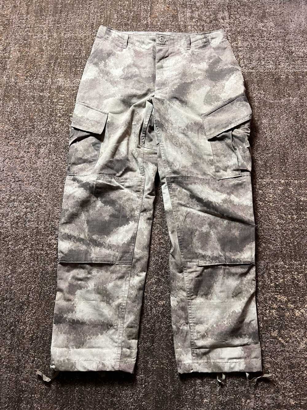 Propper × Vintage Vintage Propper Camo Pants Size… - image 1