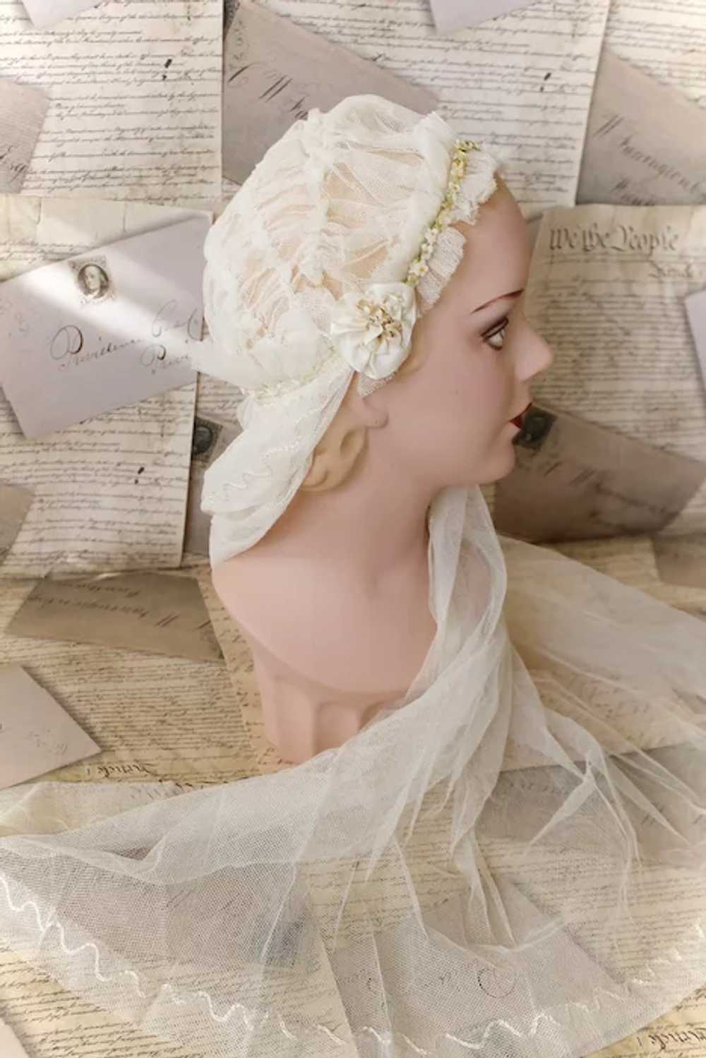 Lovely Tulle Embroidered Vintage Wedding Veil wit… - image 10