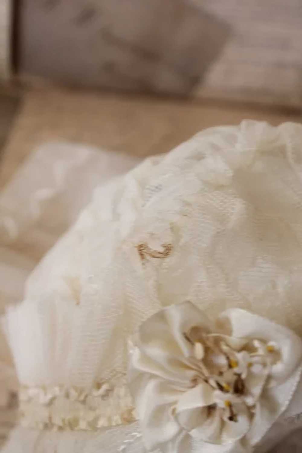 Lovely Tulle Embroidered Vintage Wedding Veil wit… - image 12