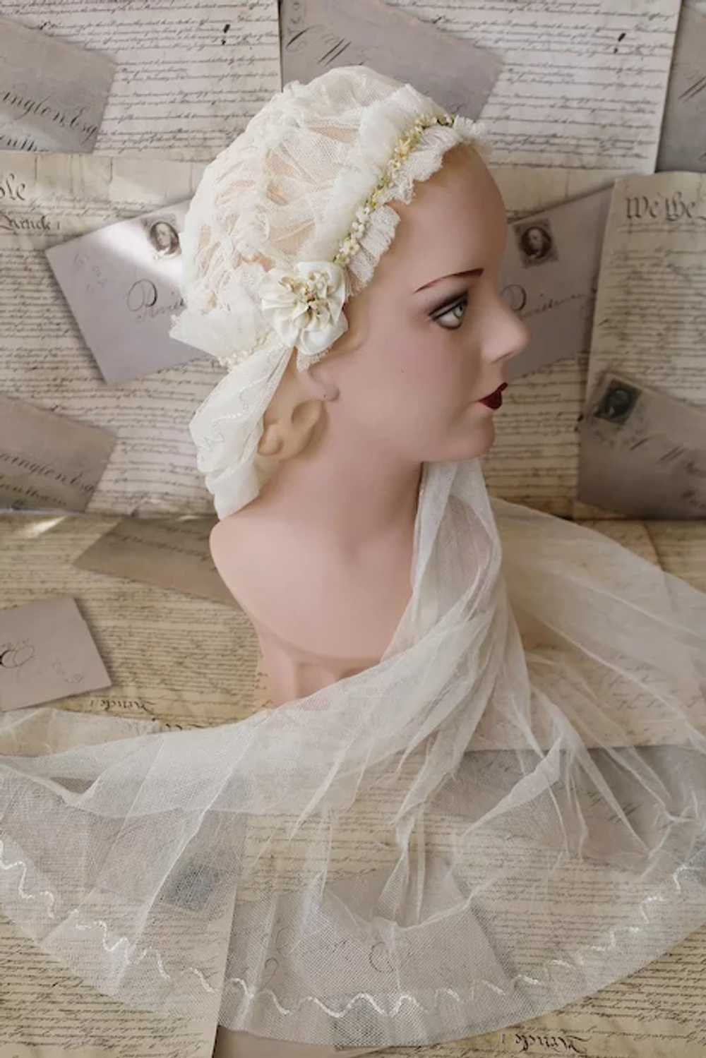 Lovely Tulle Embroidered Vintage Wedding Veil wit… - image 4