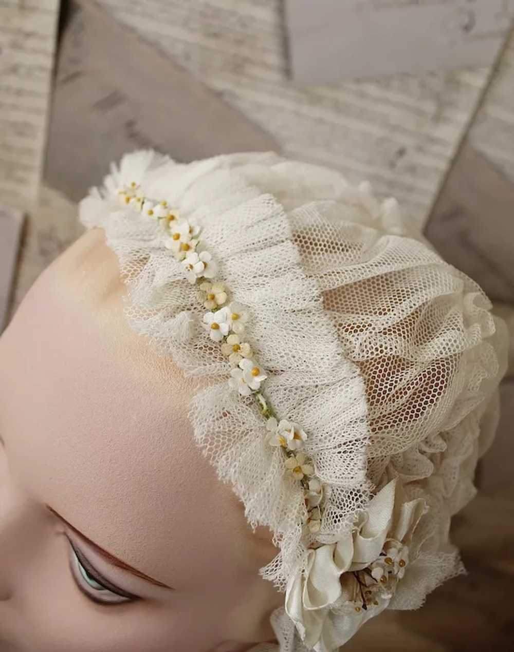 Lovely Tulle Embroidered Vintage Wedding Veil wit… - image 5