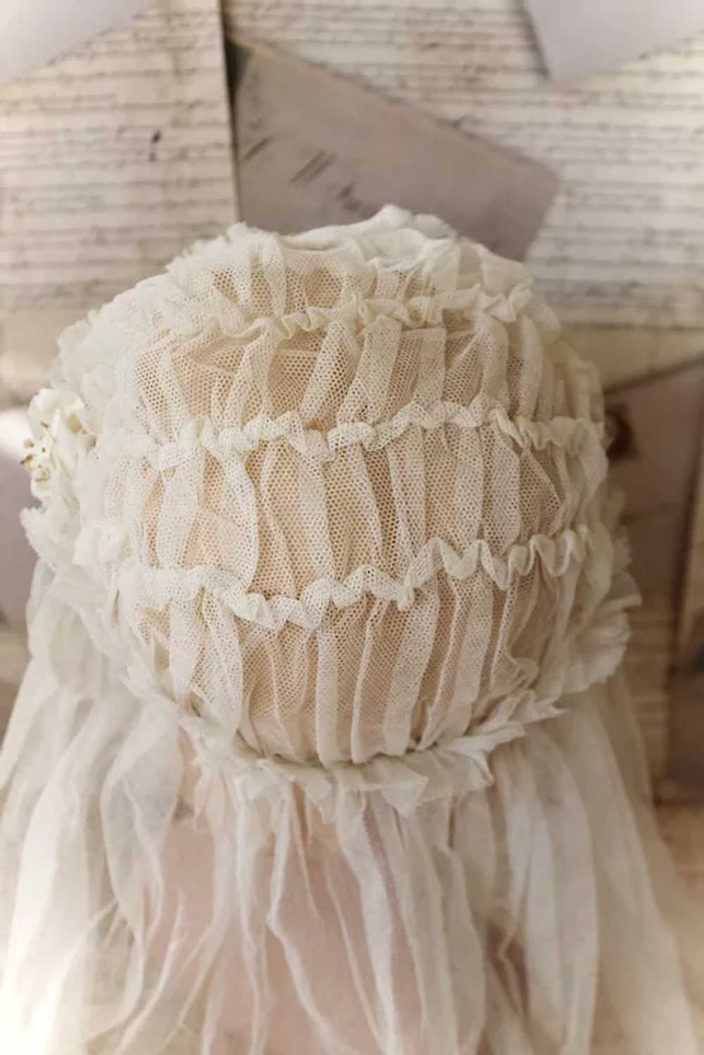 Lovely Tulle Embroidered Vintage Wedding Veil wit… - image 8