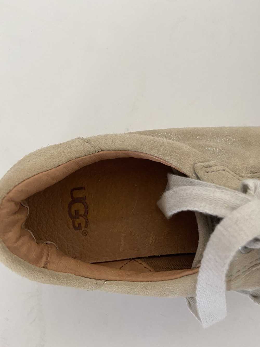 Ugg Ugg beige lace up low top sneakers, Sz 6 - image 4