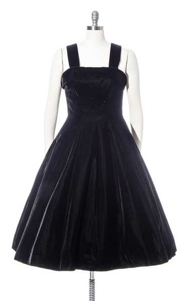 1950s SUZY PERETTE Black Velvet Gown | small/mediu
