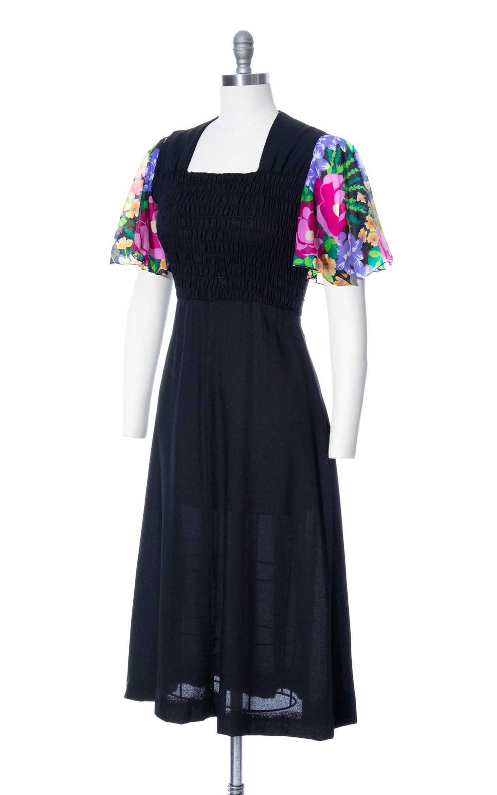 1970s Floral Flutter Sleeve Smocked Dress | x-sma… - image 3