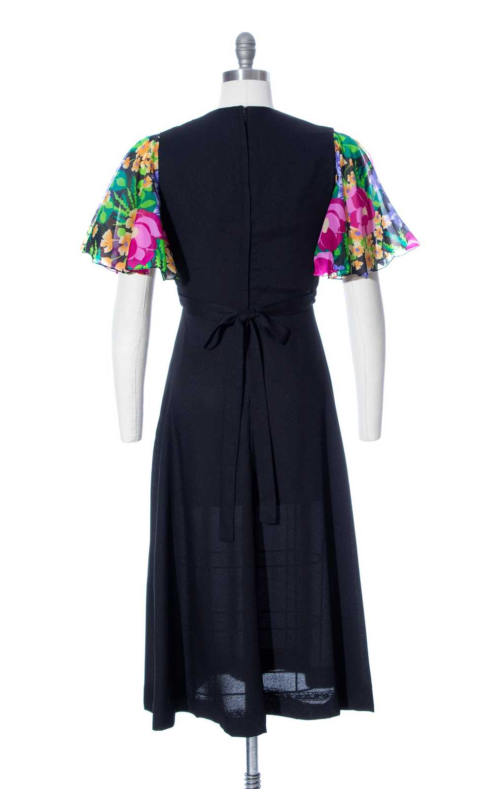 1970s Floral Flutter Sleeve Smocked Dress | x-sma… - image 4