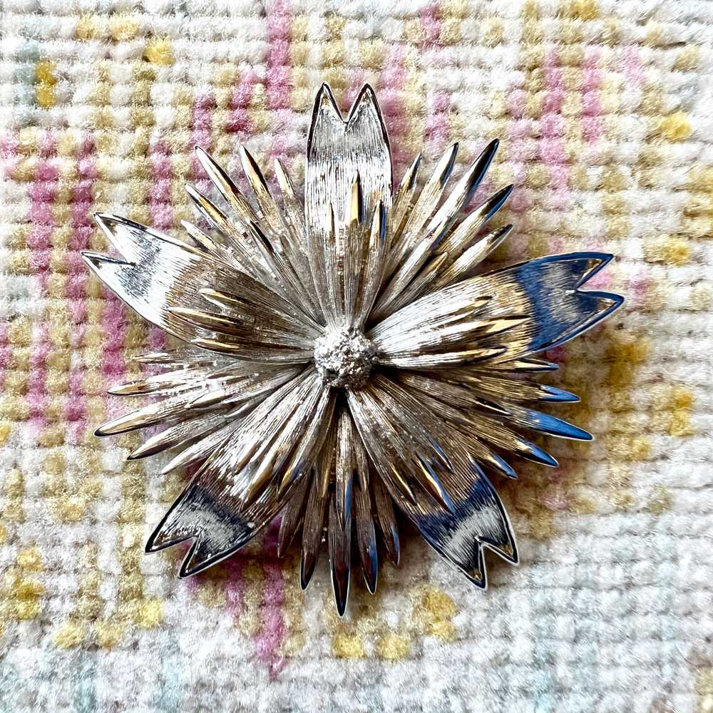 [AS-IS] 1960s MONET Flower Brooch - image 1