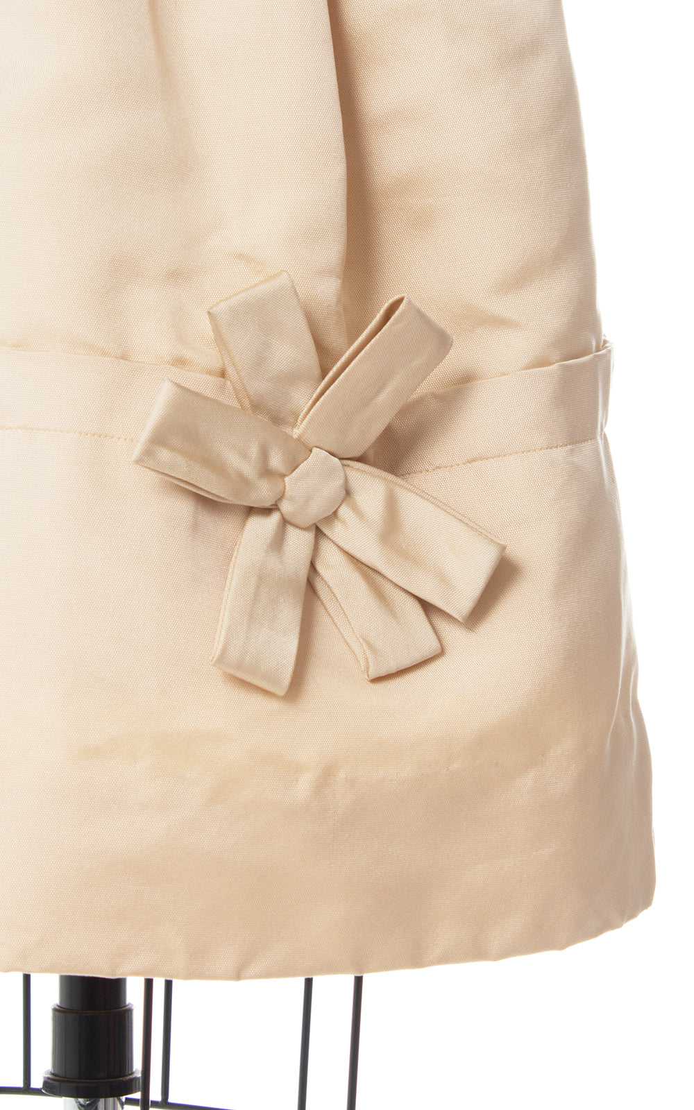 $65 DRESS SALE /// 1950s Cream Silk Bow Appliqué … - image 2