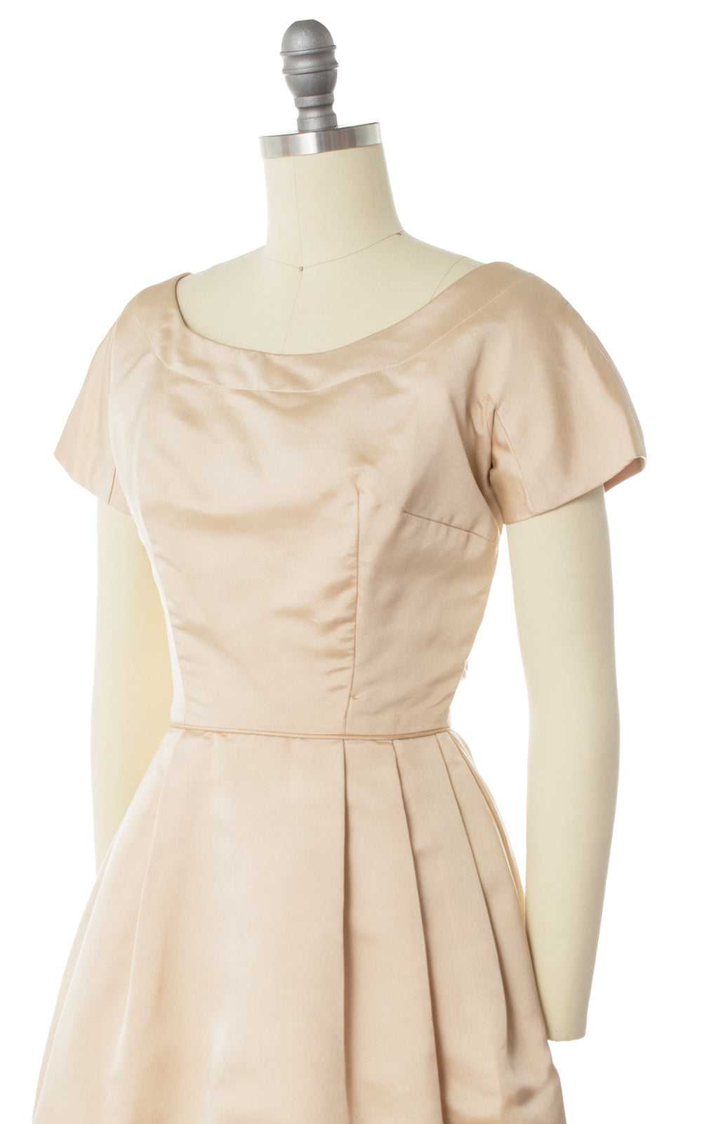$65 DRESS SALE /// 1950s Cream Silk Bow Appliqué … - image 5