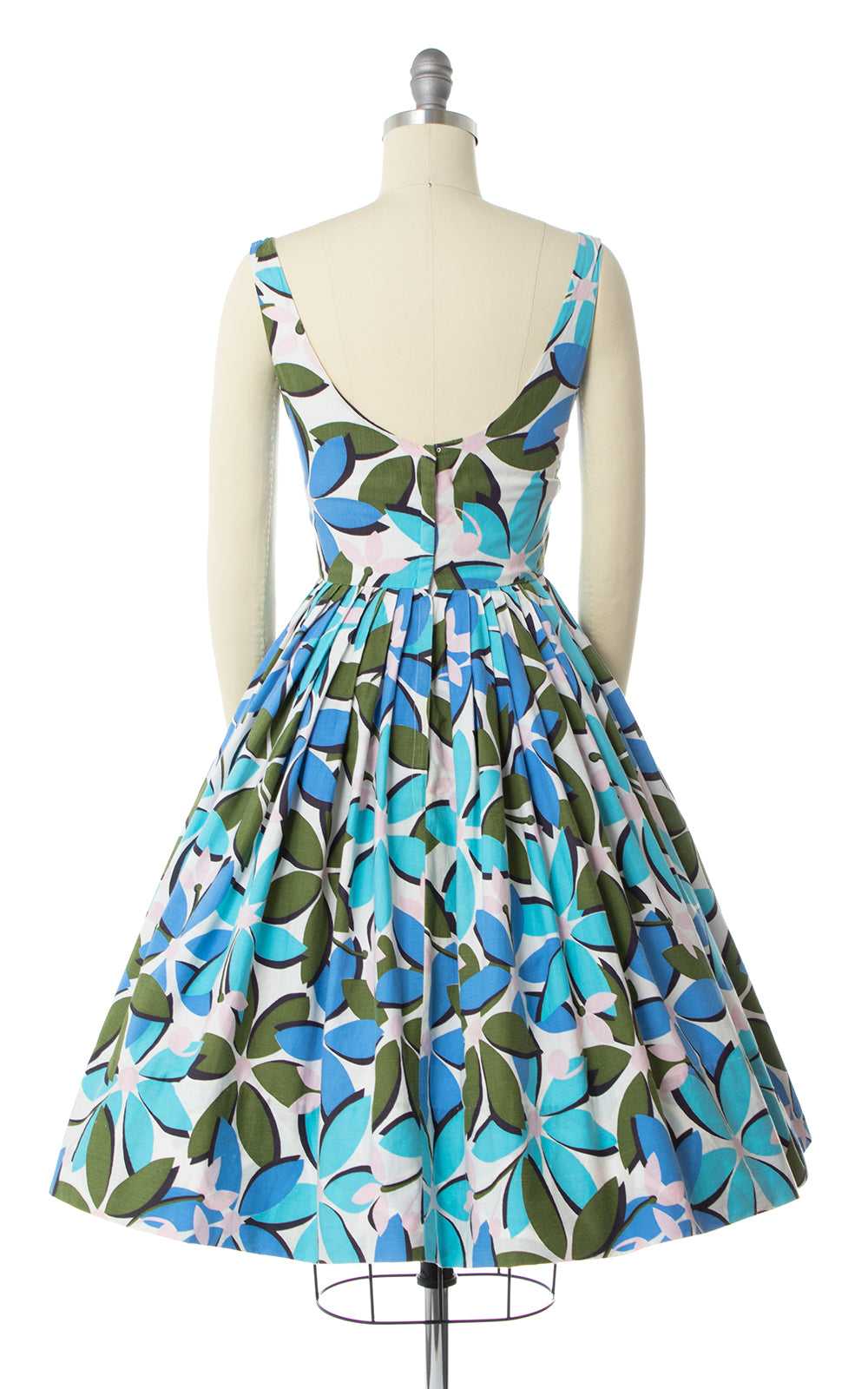$65 DRESS SALE /// 1950s Oversized Floral Print S… - image 4