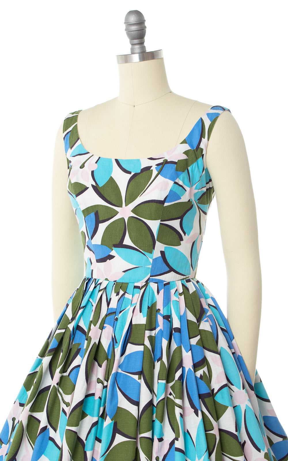 $65 DRESS SALE /// 1950s Oversized Floral Print S… - image 5