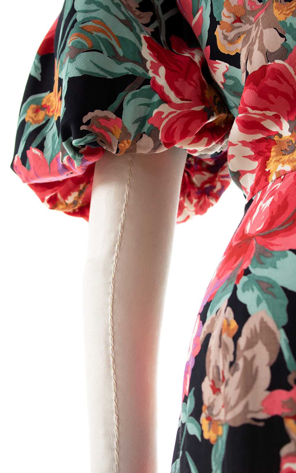 1980s Black Floral Puff Sleeve Sheath Dress | sma… - image 7