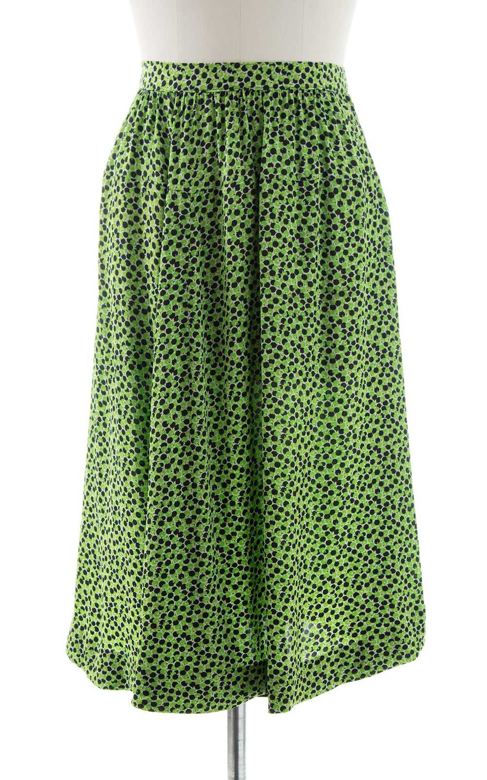 1940s Apples or Olives Novelty Print Rayon Skirt … - image 1