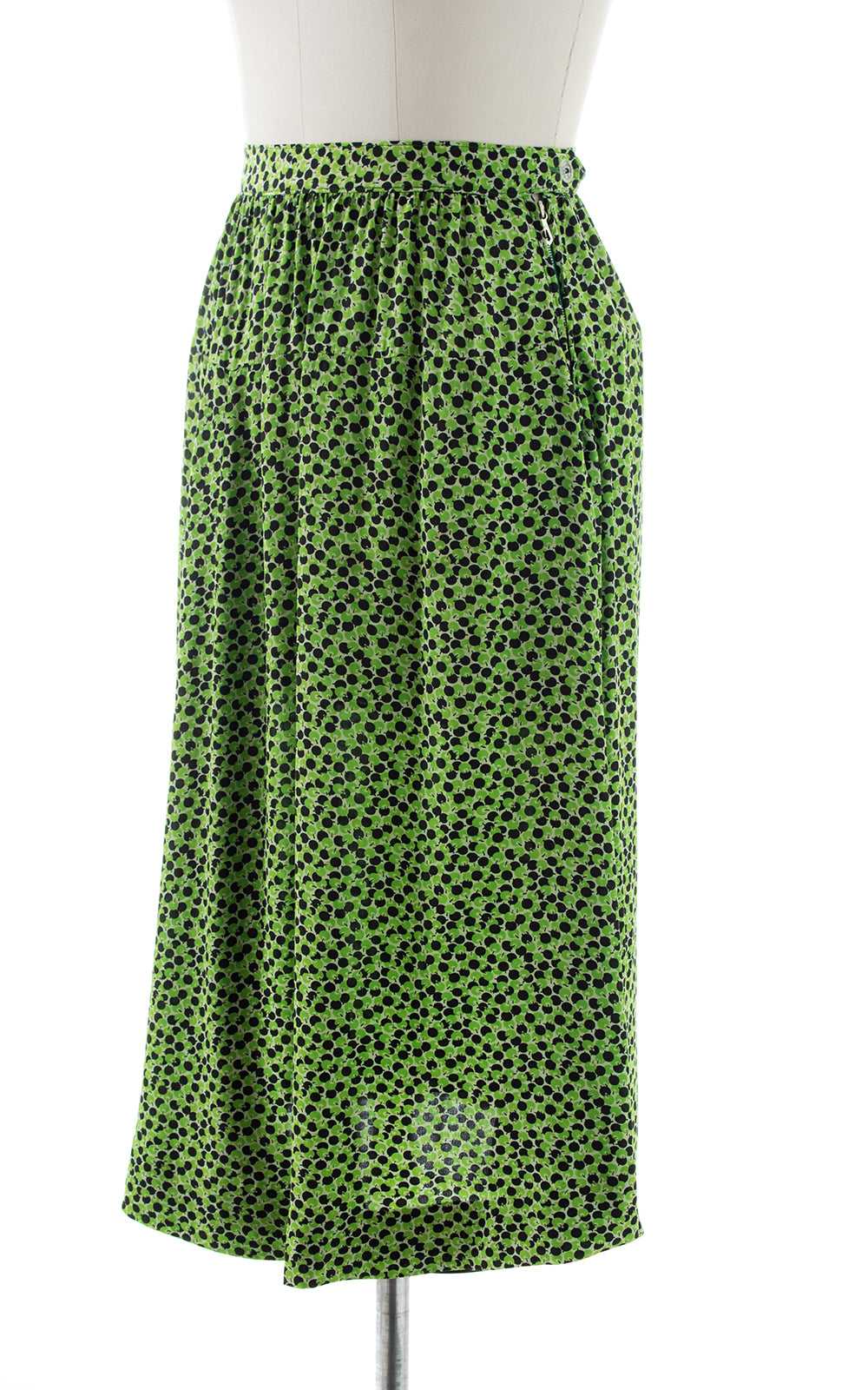 1940s Apples or Olives Novelty Print Rayon Skirt … - image 3