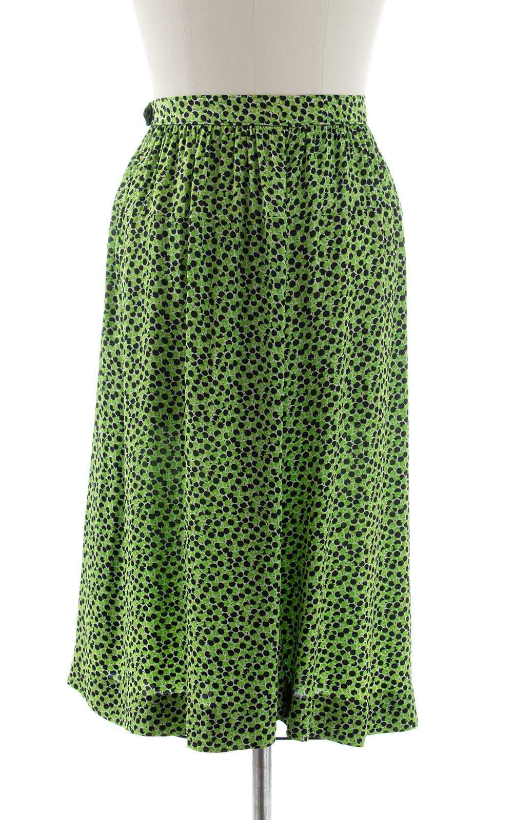 1940s Apples or Olives Novelty Print Rayon Skirt … - image 4