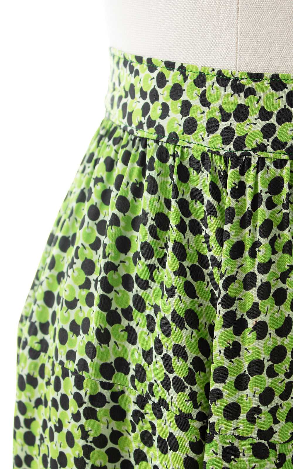 1940s Apples or Olives Novelty Print Rayon Skirt … - image 5