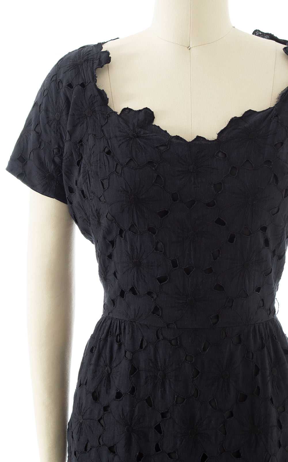 1950s Black Floral Cutwork Wiggle Dress | small - image 6