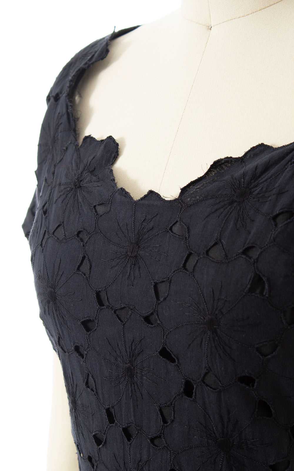 1950s Black Floral Cutwork Wiggle Dress | small - image 7