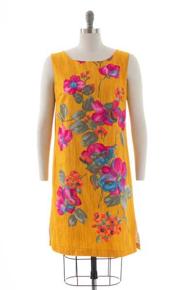$65 DRESS SALE /// 1960s Floral Cotton Shift Dress