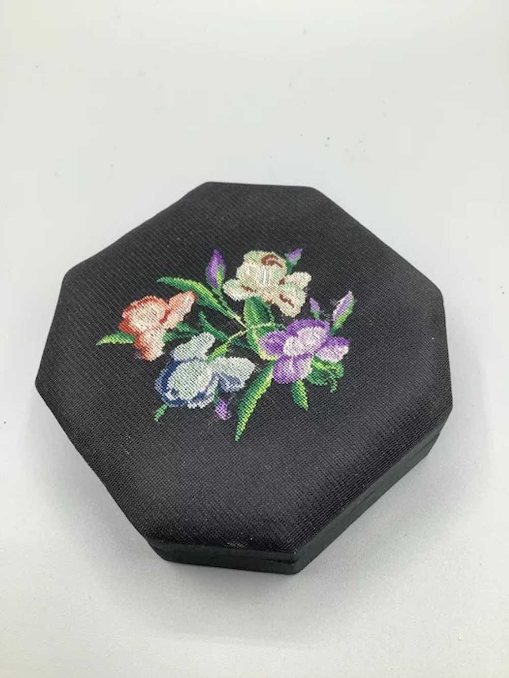 1940s Chinese Silk Embroidered Octagon Jewelry Ke… - image 3
