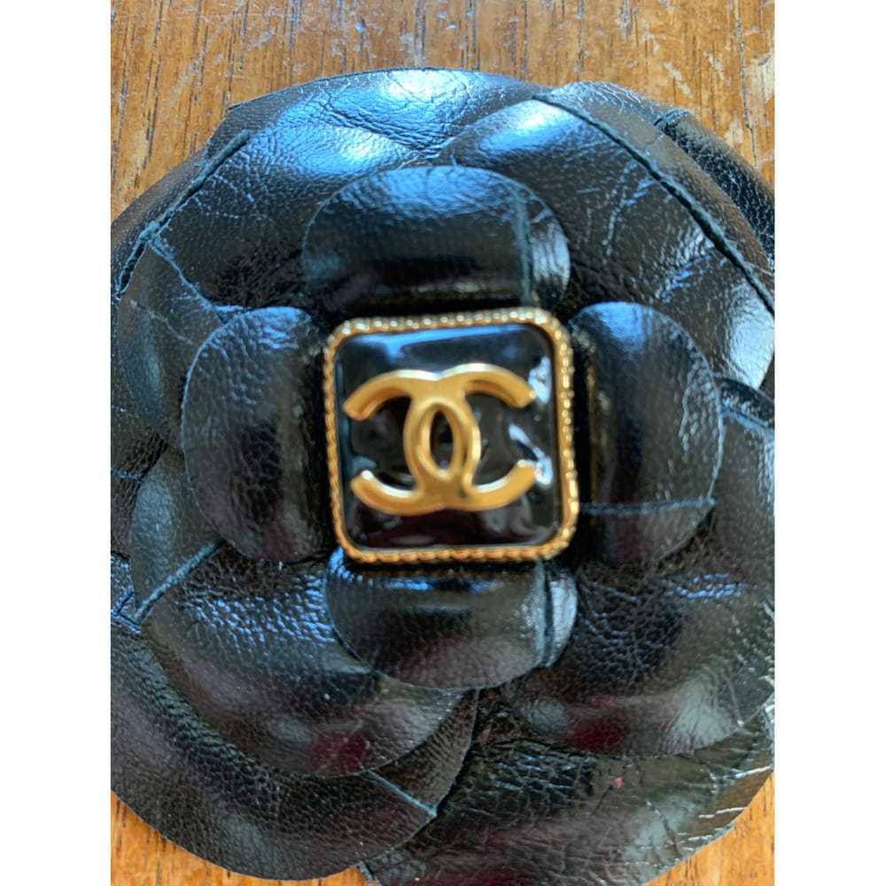 Chanel Camélia leather pin & brooche - image 2