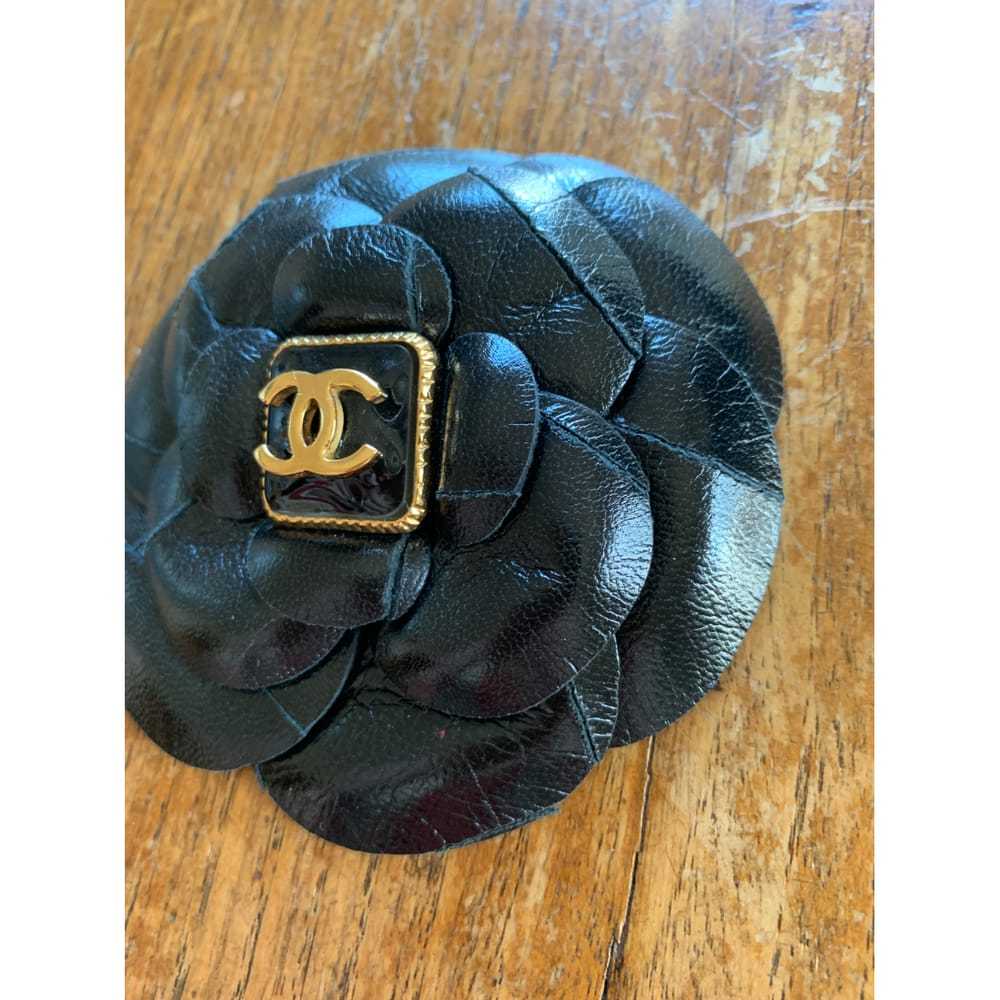 Chanel Camélia leather pin & brooche - image 4