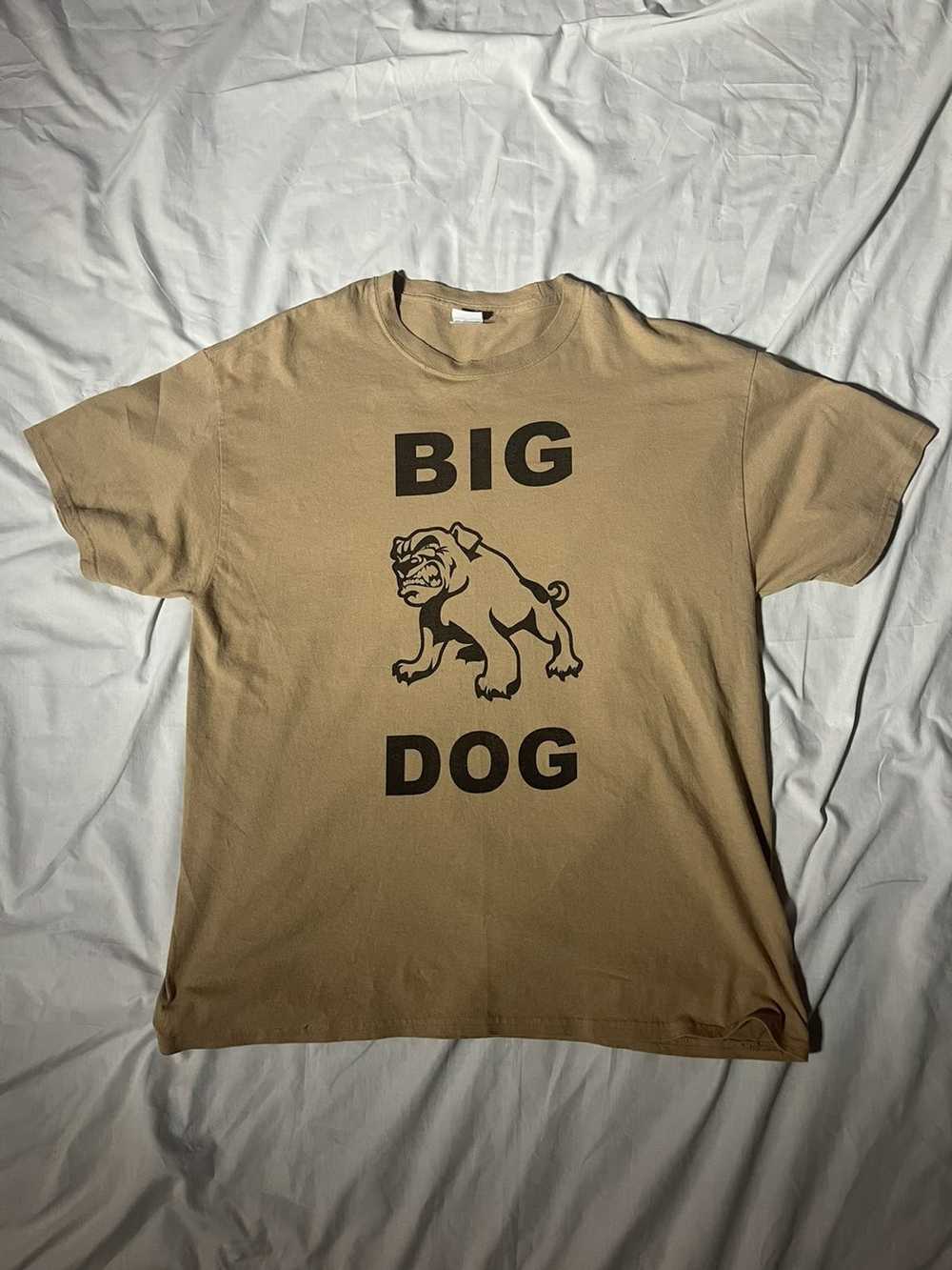 Brown and beige dog mascot with a white t-shirt - Sizes L (175-180CM)