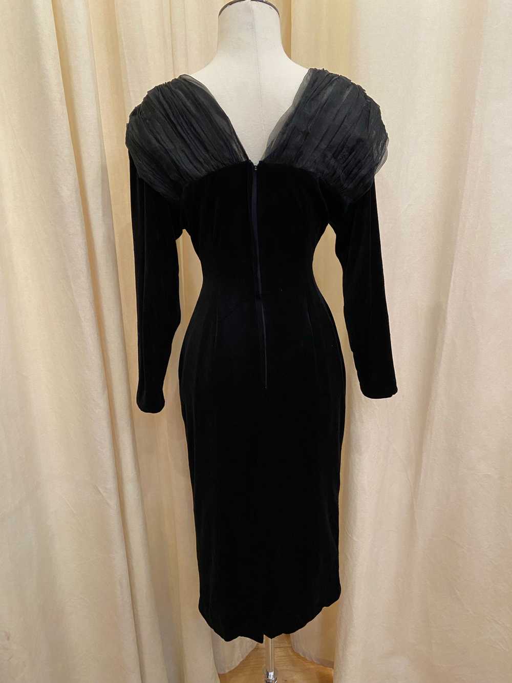 Vintage Oscare black velvet cocktail dress with c… - image 2