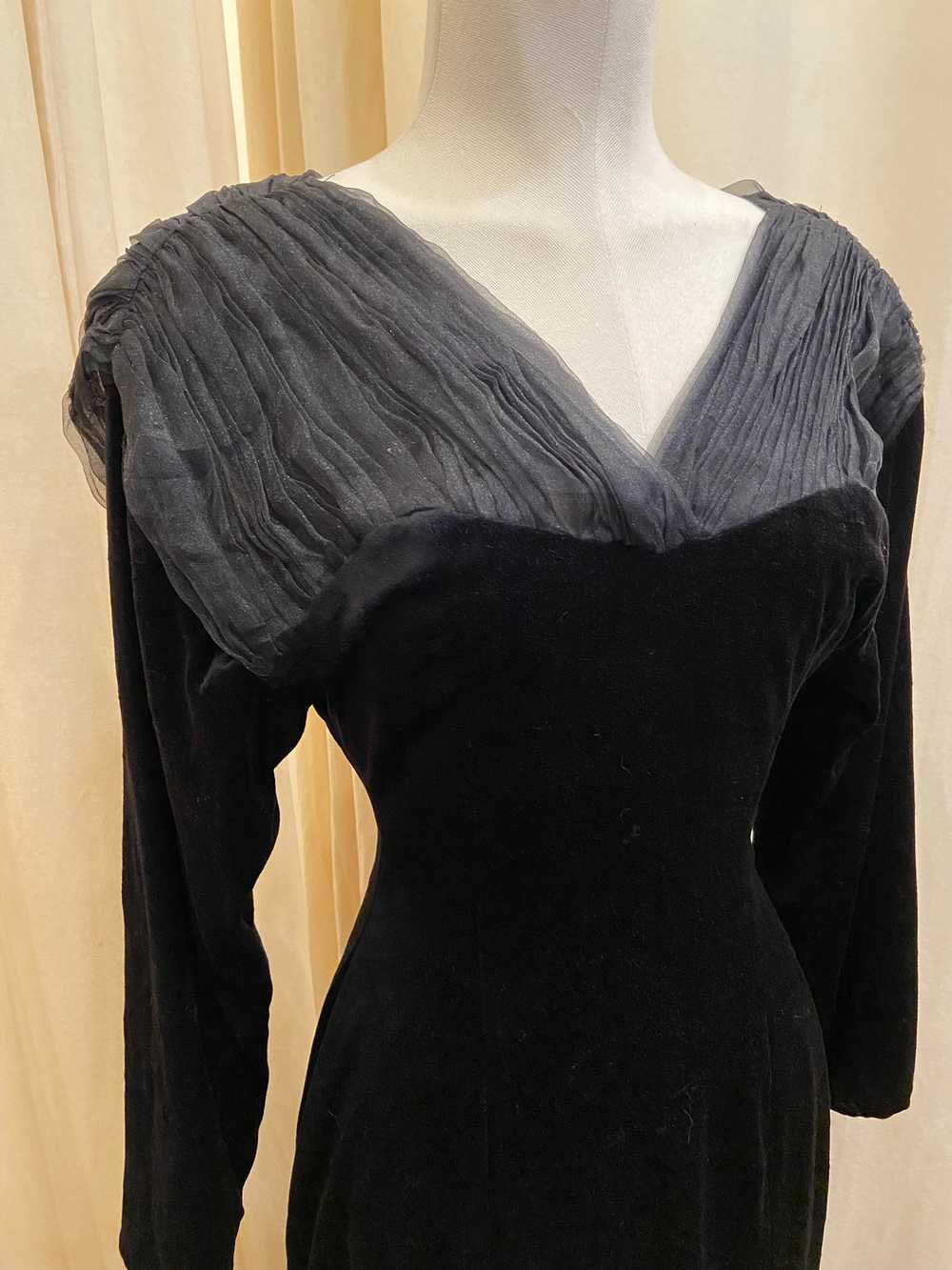 Vintage Oscare black velvet cocktail dress with c… - image 3