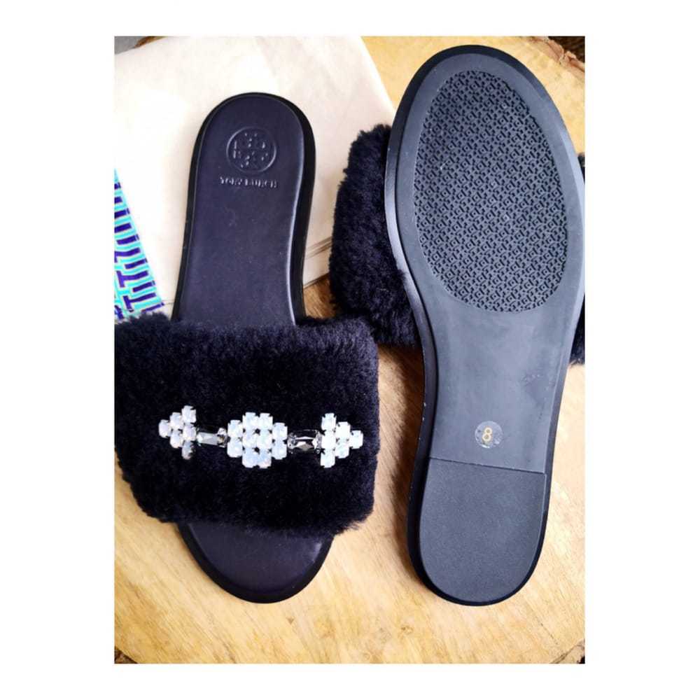 Tory Burch Shearling sandals - image 7