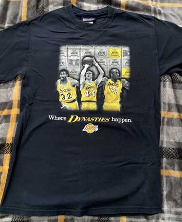 RARE VINTAGE 2002 Champions Lakers tee with big