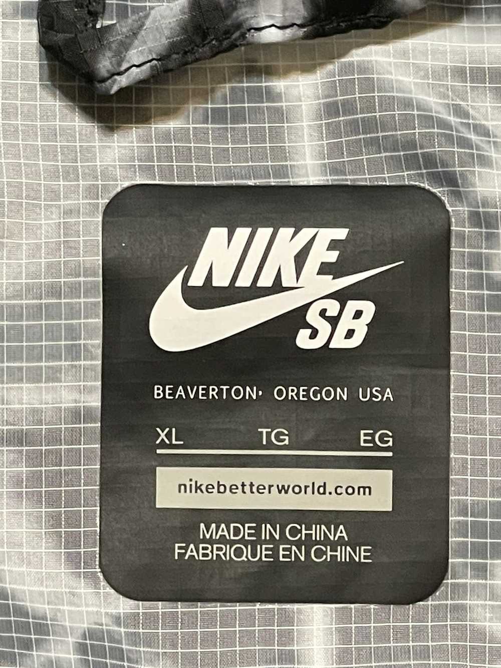 Nike Nike SB Packable Jacket - image 4