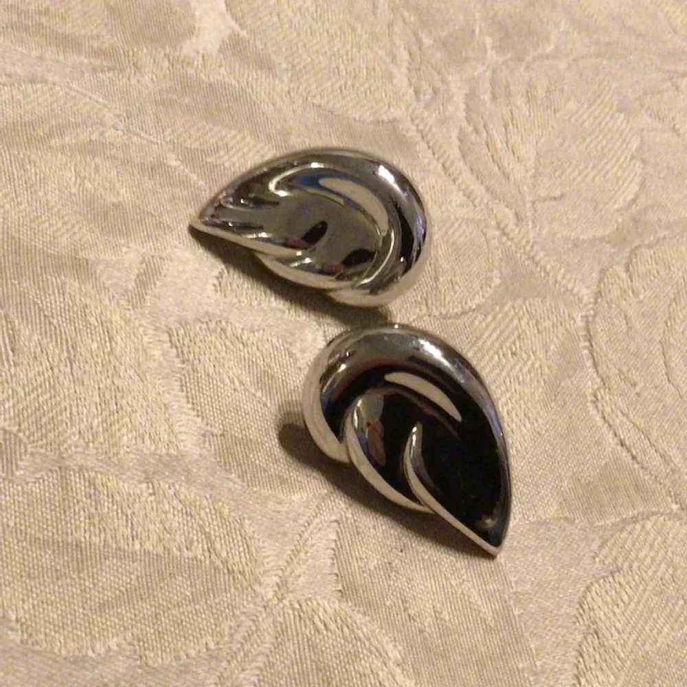 Napier Silver Tone Screw Back Clip Earrings - image 3