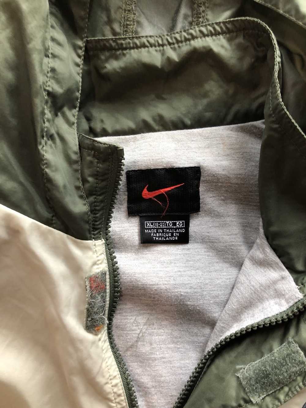 Nike × Vintage Vintage Nike Embroidered Windbreak… - image 5