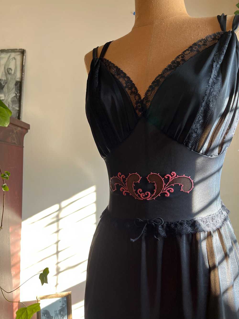 Amazing 1950’s Vintage Black Nightgown - image 10