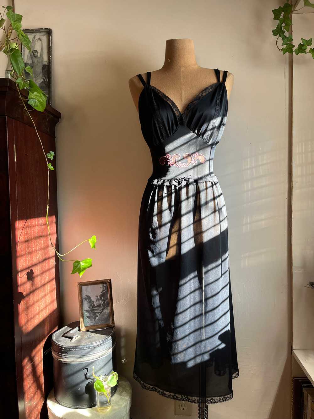 Amazing 1950’s Vintage Black Nightgown - image 11