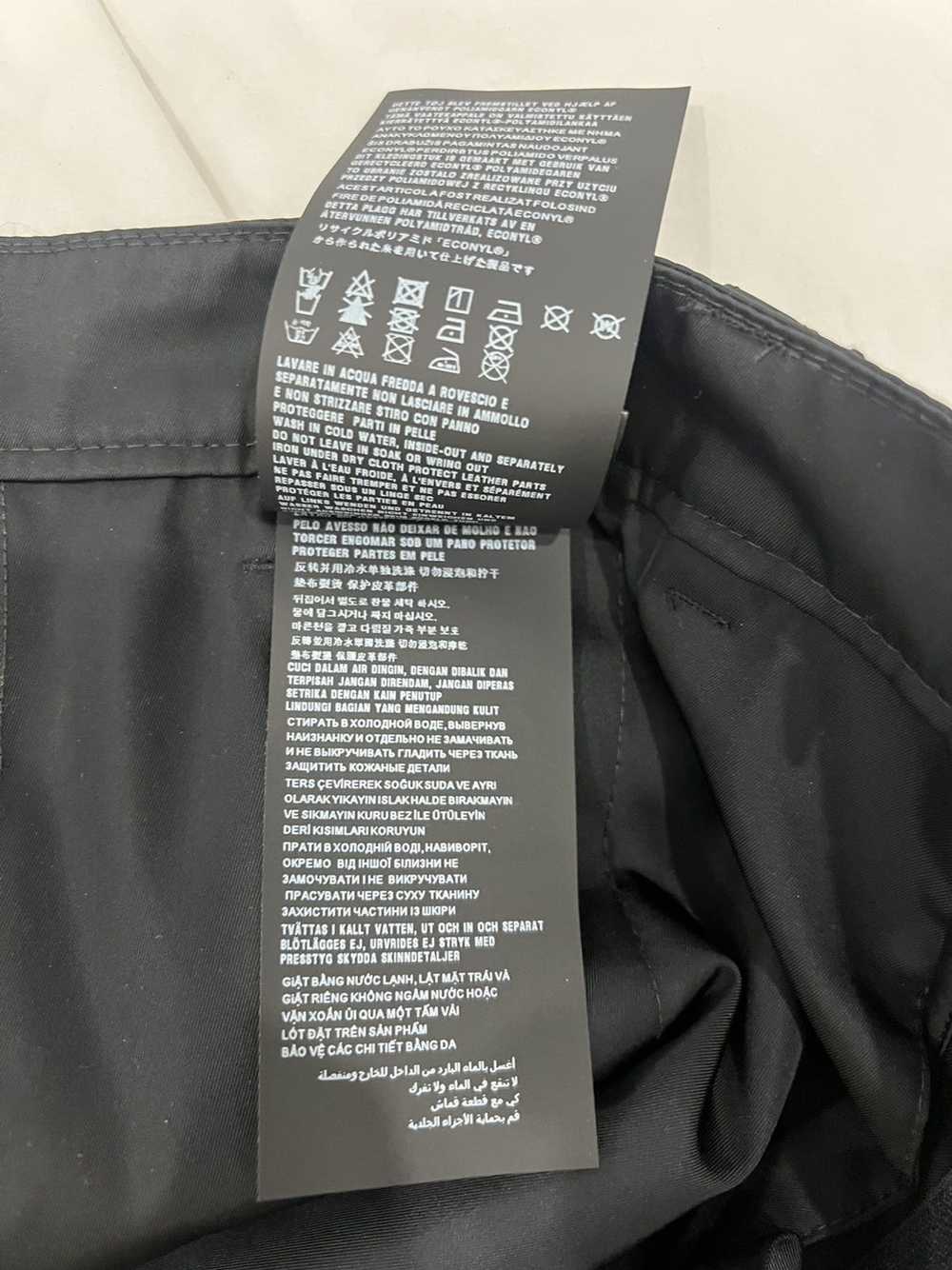 Prada Prada logo-plaque cargo pants - image 11