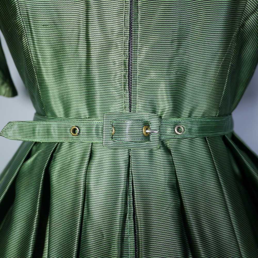 40s 50s GREEN AND BLACK SATIN DRESS WITH VELVET B… - image 5