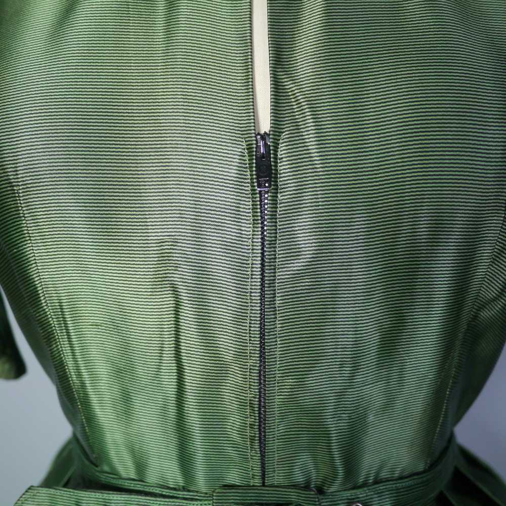 40s 50s GREEN AND BLACK SATIN DRESS WITH VELVET B… - image 7