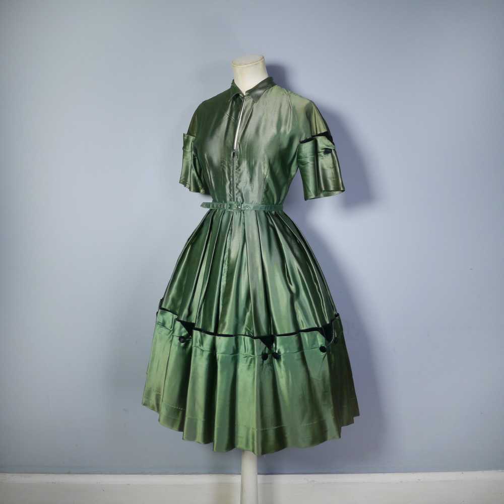 40s 50s GREEN AND BLACK SATIN DRESS WITH VELVET B… - image 8