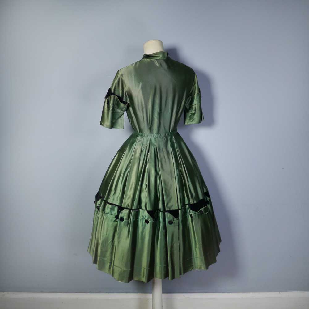 40s 50s GREEN AND BLACK SATIN DRESS WITH VELVET B… - image 9