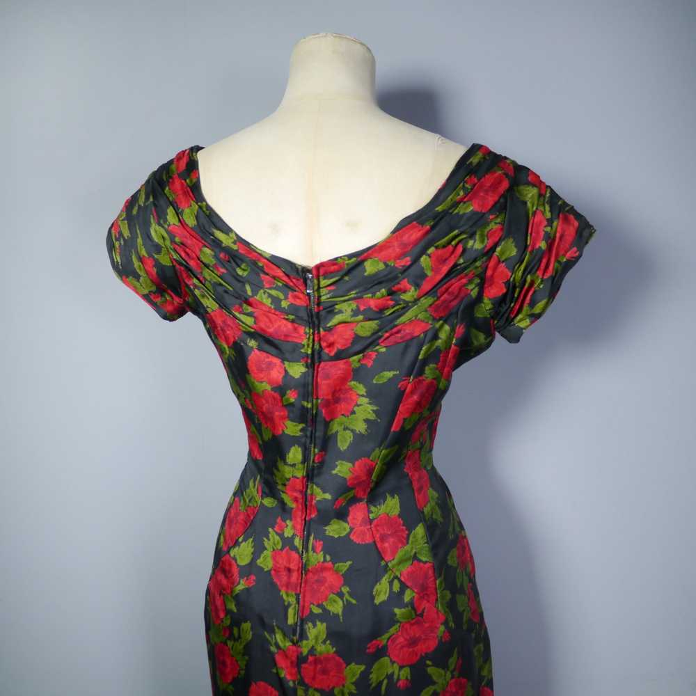 50s BLACK AND RED FLORAL KAY SEILIG DRAPED WIGGLE… - image 11