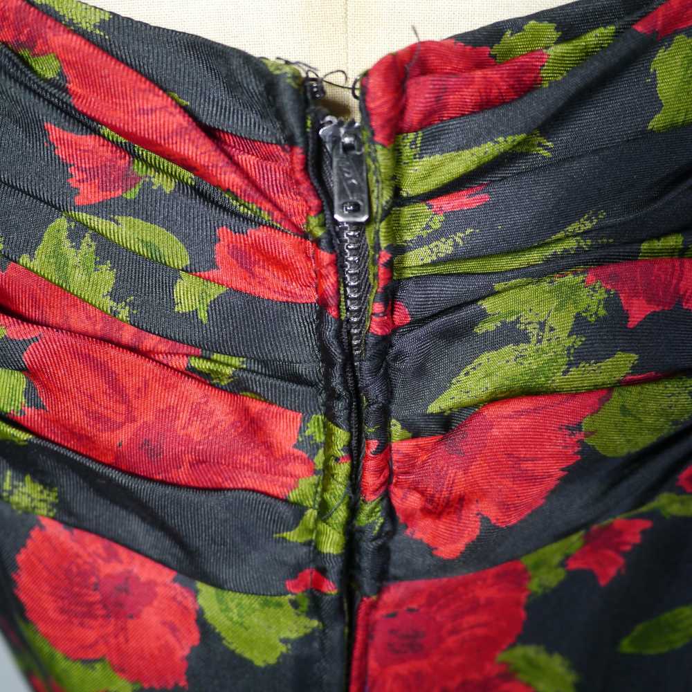 50s BLACK AND RED FLORAL KAY SEILIG DRAPED WIGGLE… - image 12