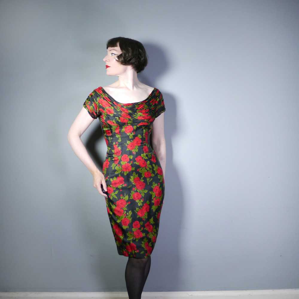 50s BLACK AND RED FLORAL KAY SEILIG DRAPED WIGGLE… - image 4