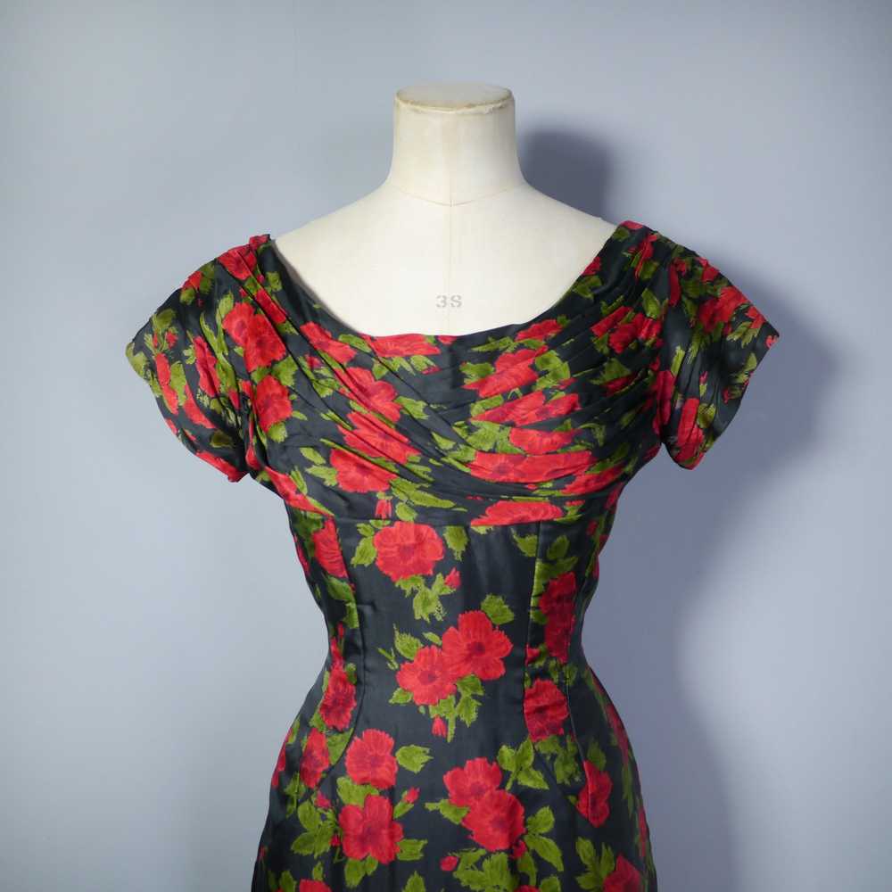 50s BLACK AND RED FLORAL KAY SEILIG DRAPED WIGGLE… - image 6