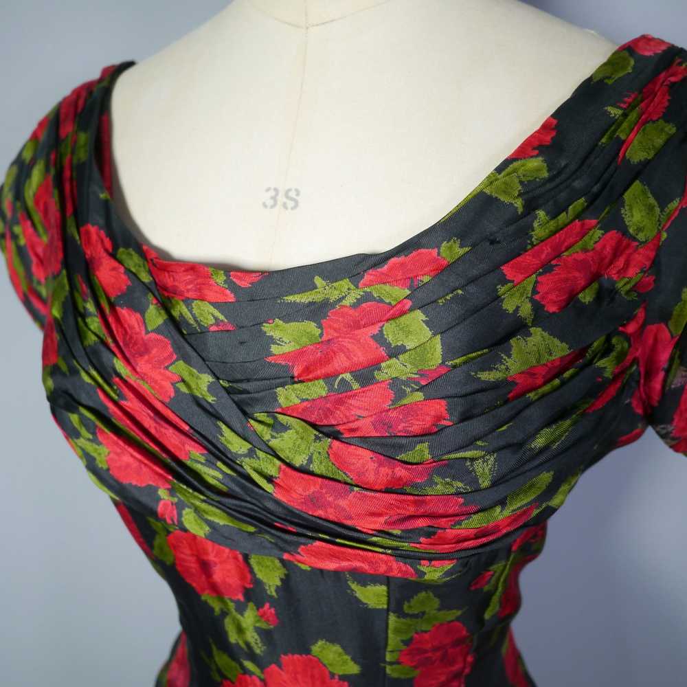 50s BLACK AND RED FLORAL KAY SEILIG DRAPED WIGGLE… - image 9