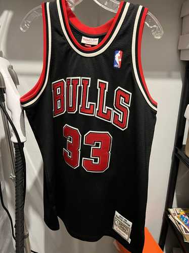 Mitchell & Ness – Chicago Bulls Scottie Pippen Swingman – Trikot-Trägershirt  in Rot