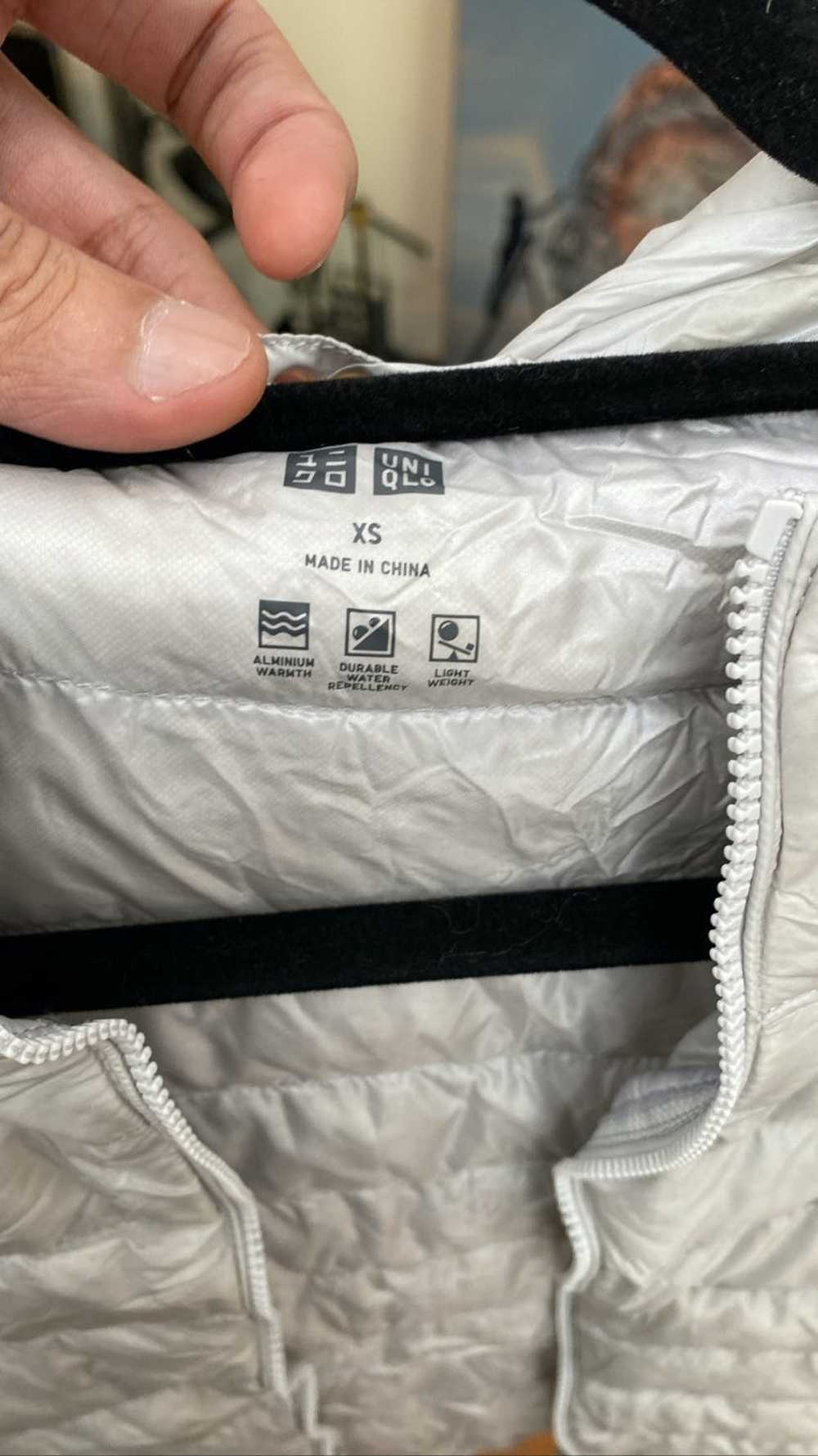 Uniqlo UNQILO Ultra Light Down Jacket ⊛ LIGHT SIL… - image 3