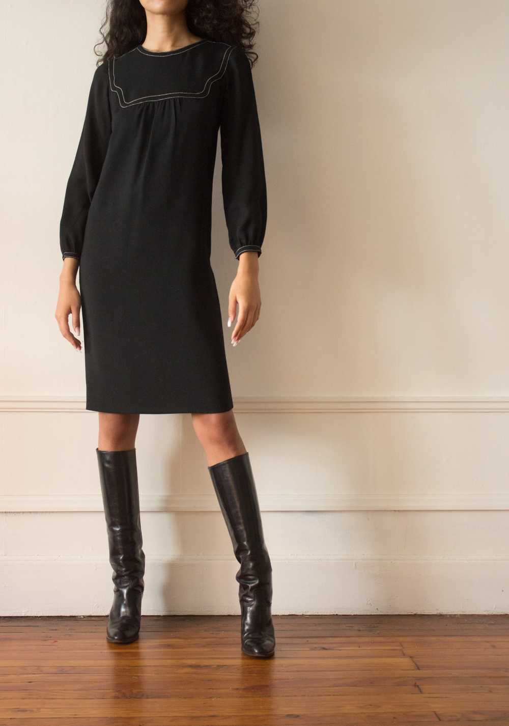 1960s Black Shift Dress with Contrast Stitching - image 4